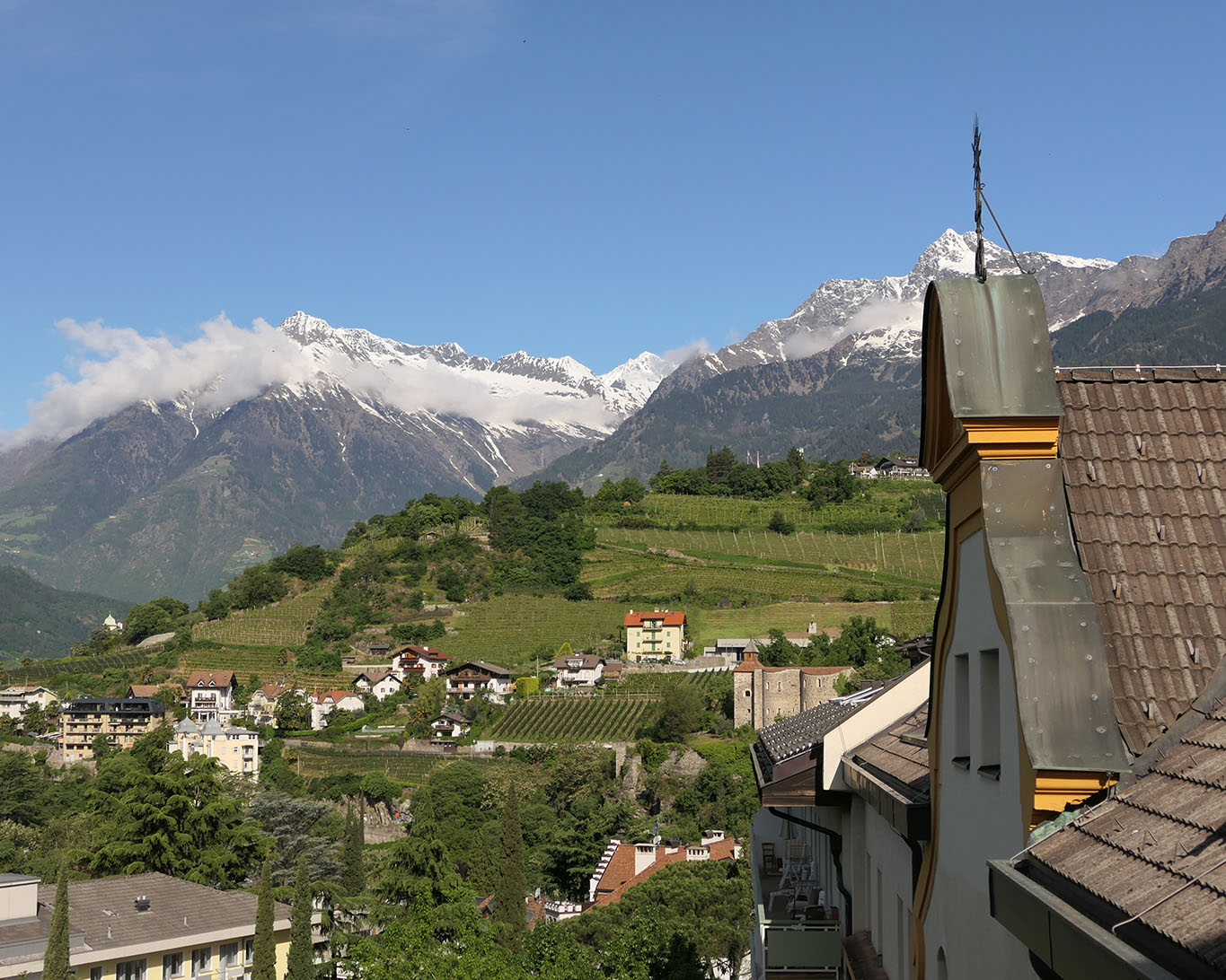 Blick in die Meraner Berge vom Gästehaus der Salvatoriannerinnen.