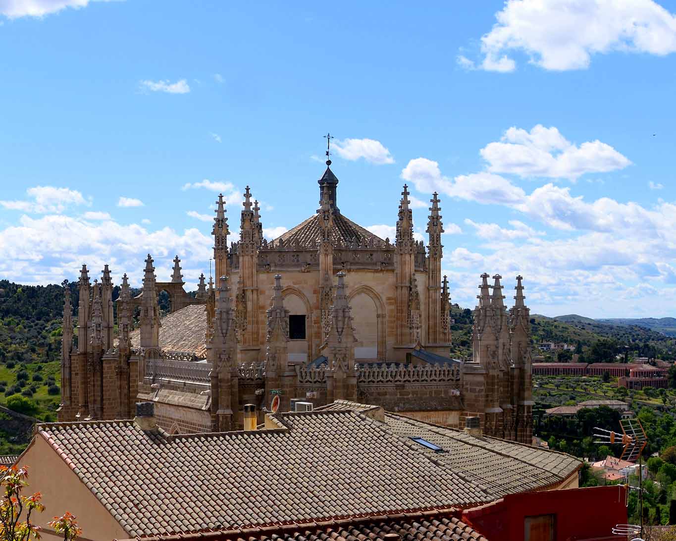 Der Turm der Iglesia des Monasterio San Juan de los Reyes in Toledo.